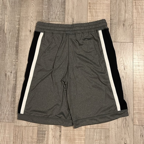 Old Navy Athletic Shorts - Picture 5 of 8